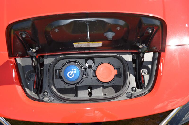 NISSAN LEAF