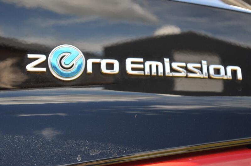 NISSAN LEAF
