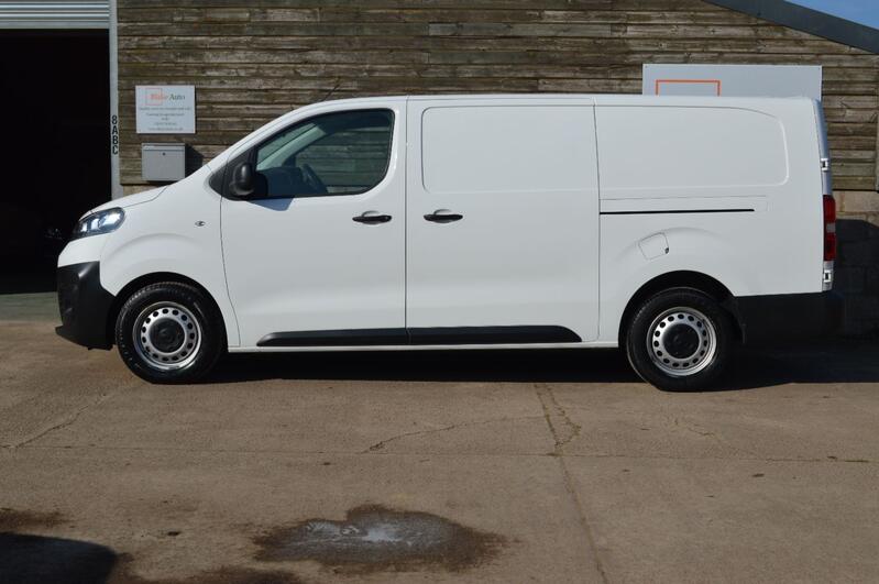 VAUXHALL VIVARO