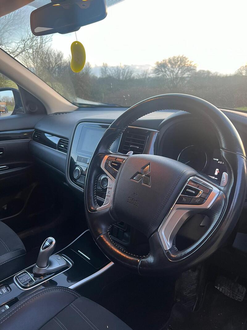 MITSUBISHI OUTLANDER