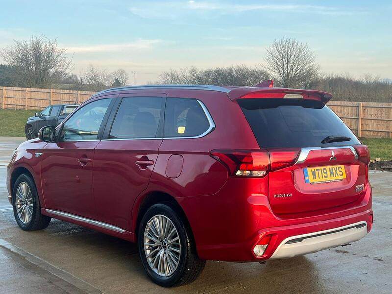 MITSUBISHI OUTLANDER