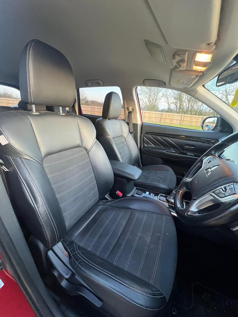 MITSUBISHI OUTLANDER
