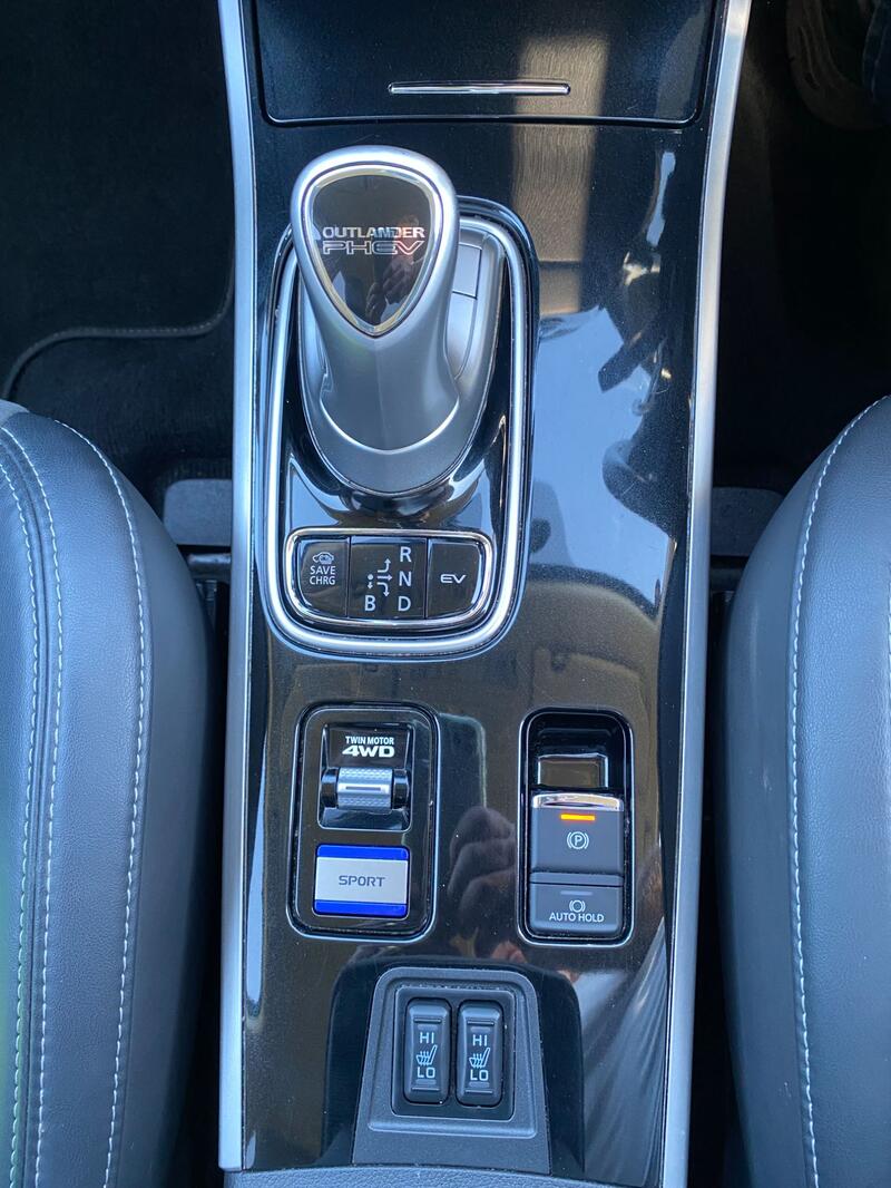MITSUBISHI OUTLANDER