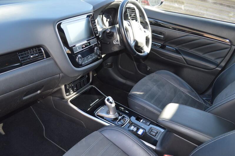 MITSUBISHI OUTLANDER