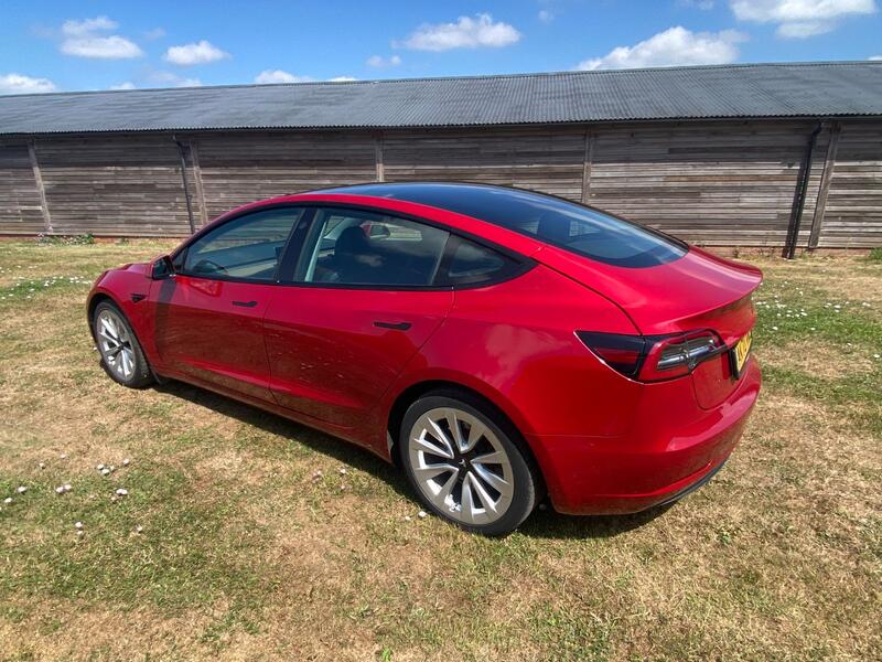TESLA MODEL 3